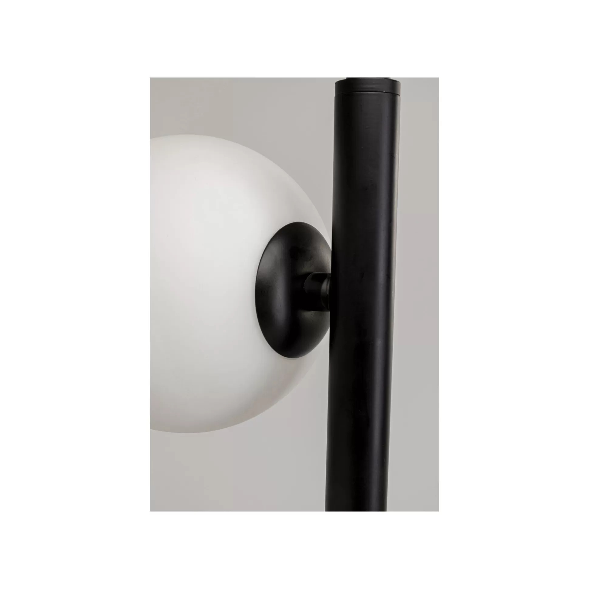 Lampadaire Scala Balls Milky 160cm Noir ^KARE Design Online